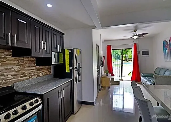 Colorful With Community Pool And Walking Distance From The * Coco
