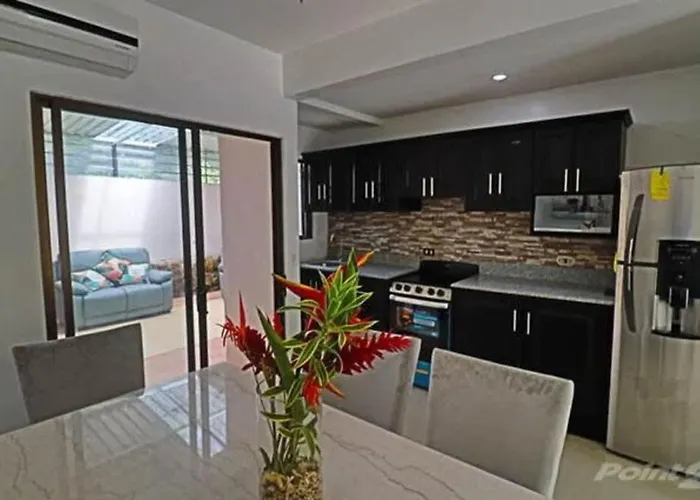 Сasa de vacaciones Colorful With Community Pool And Walking Distance From The *
